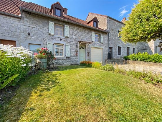 Une magnifique maison en pierre au coeur de Flavion