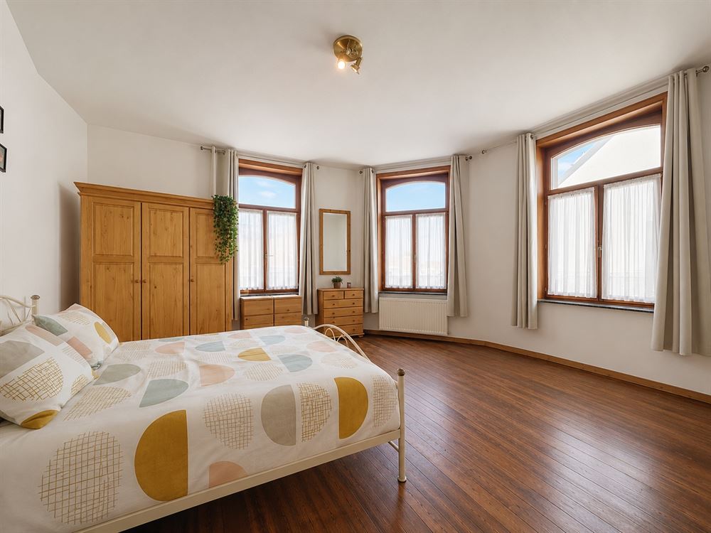 MAGNIFIQUE IMMEUBLE DE RAPPORT - COMMERCE + APPARTEMENT 162.5 M²