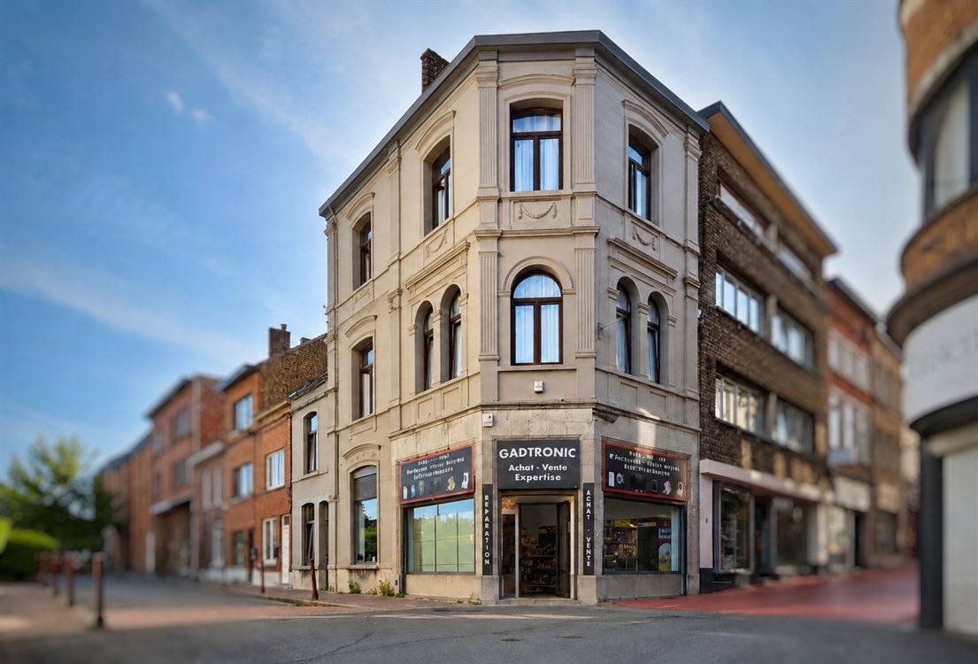 MAGNIFIQUE IMMEUBLE DE RAPPORT - COMMERCE + APPARTEMENT 162.5 M²