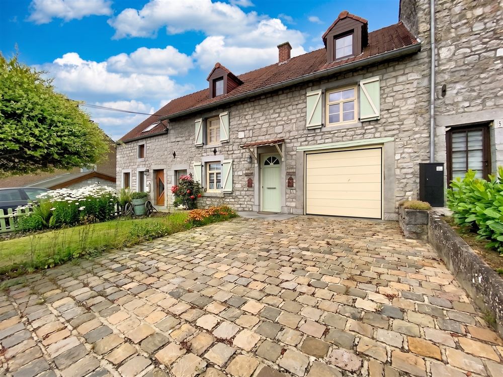 Une magnifique maison en pierre au coeur de Flavion