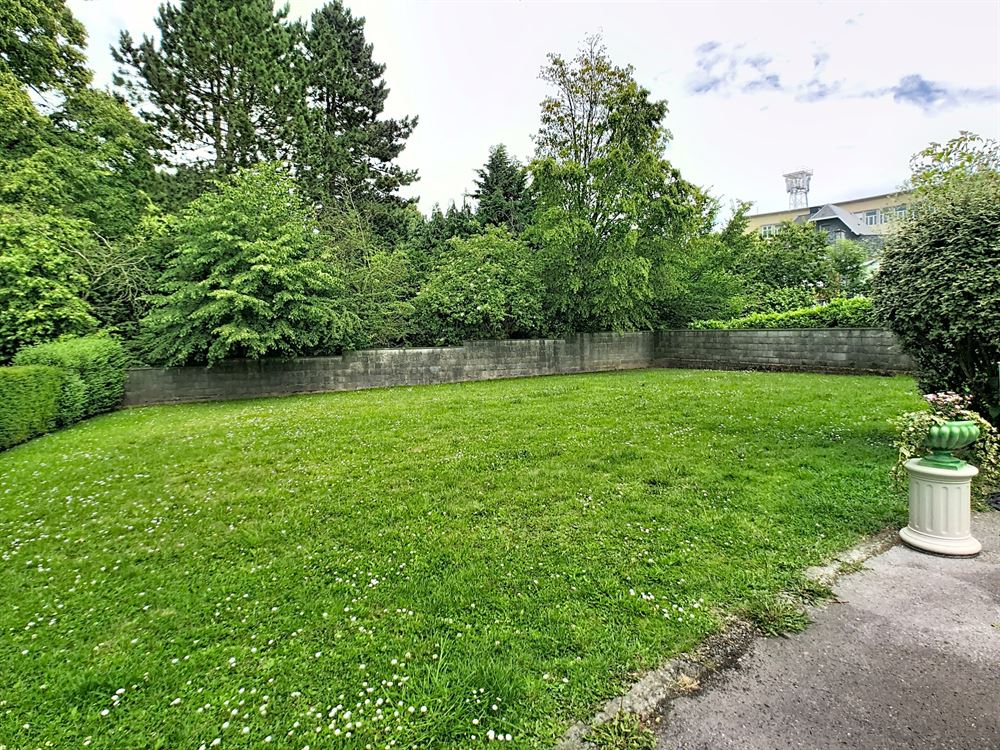 IMMEUBLE DE RAPPORT DE 3 APPARTMENTS ET 5 GARAGES AVEC JARDIN