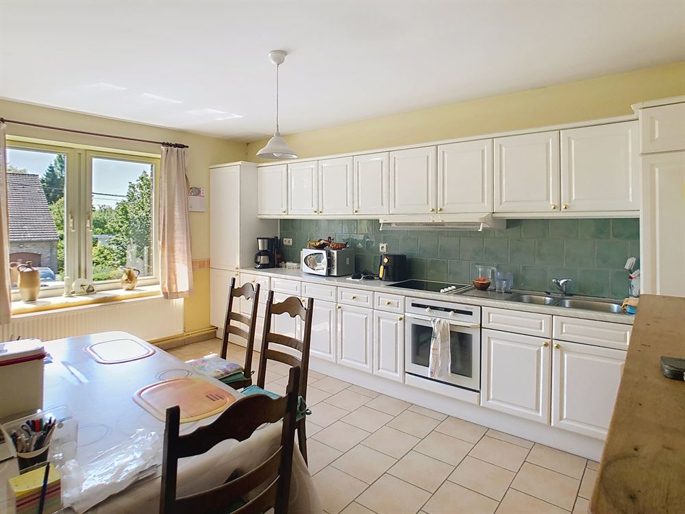 IMMEUBLE DE RAPPORT DE 3 APPARTMENTS ET 5 GARAGES AVEC JARDIN
