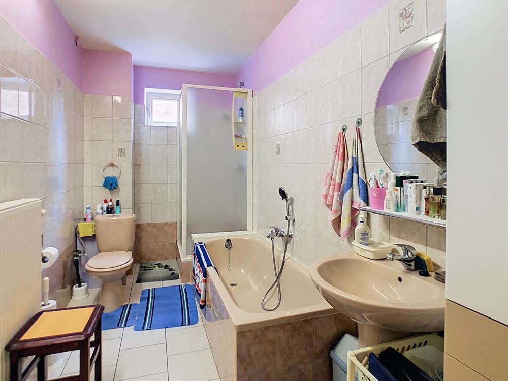IMMEUBLE DE RAPPORT DE 3 APPARTMENTS ET 5 GARAGES AVEC JARDIN