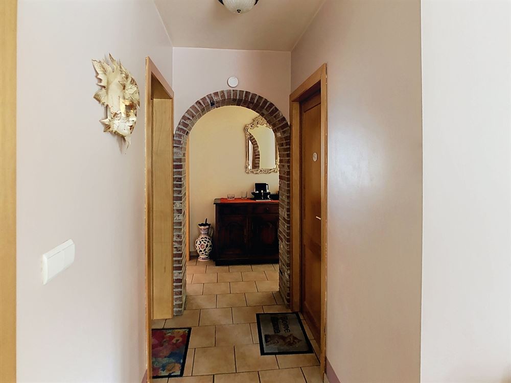 IMMEUBLE DE RAPPORT DE 3 APPARTMENTS ET 5 GARAGES AVEC JARDIN