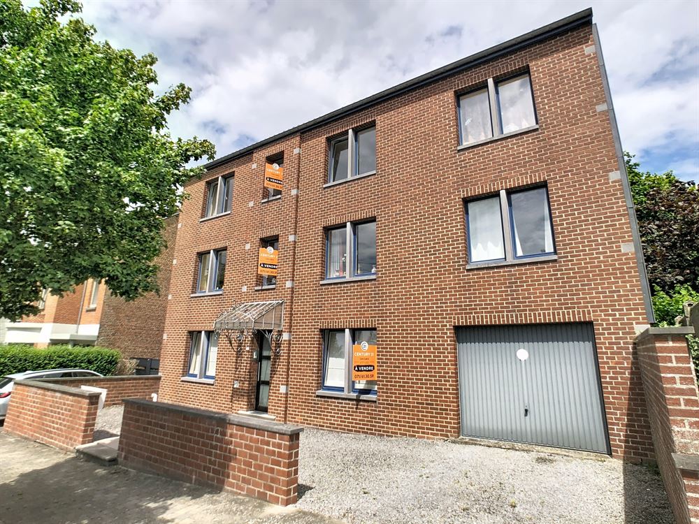 IMMEUBLE DE RAPPORT DE 3 APPARTMENTS ET 5 GARAGES AVEC JARDIN