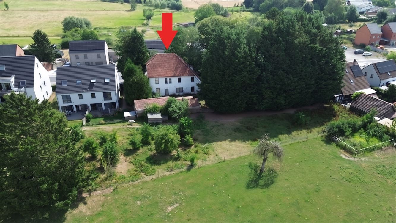 MAISON AVEC VASTE TERRAIN