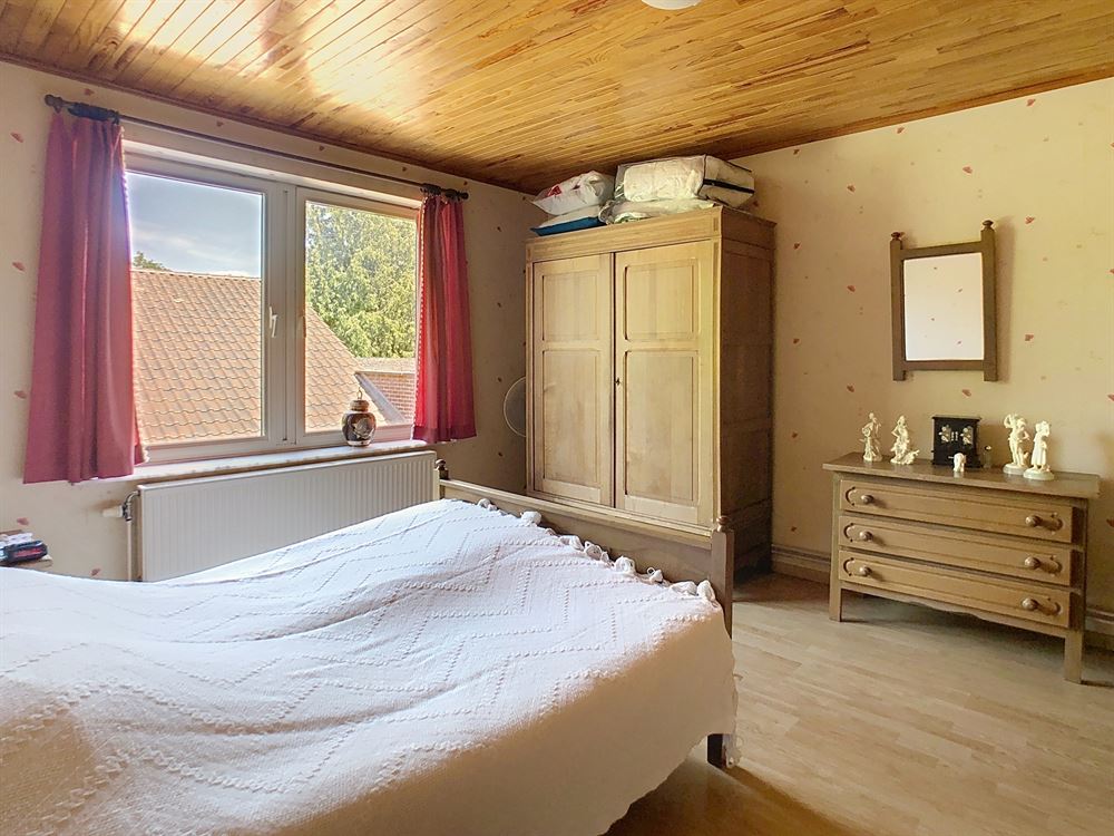 IMMEUBLE DE RAPPORT DE 3 APPARTMENTS ET 5 GARAGES AVEC JARDIN
