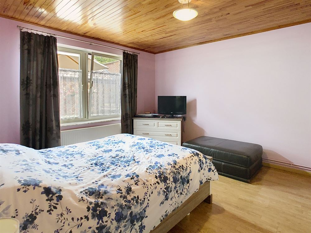 IMMEUBLE DE RAPPORT DE 3 APPARTMENTS ET 5 GARAGES AVEC JARDIN