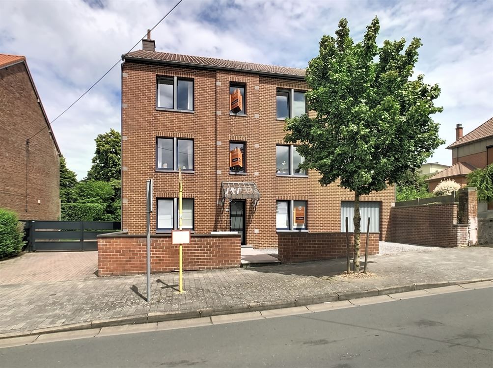 IMMEUBLE DE RAPPORT DE 3 APPARTMENTS ET 5 GARAGES AVEC JARDIN