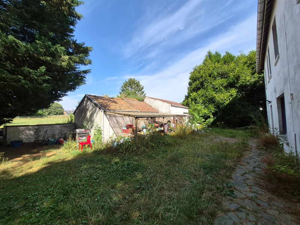 MAISON AVEC VASTE TERRAIN