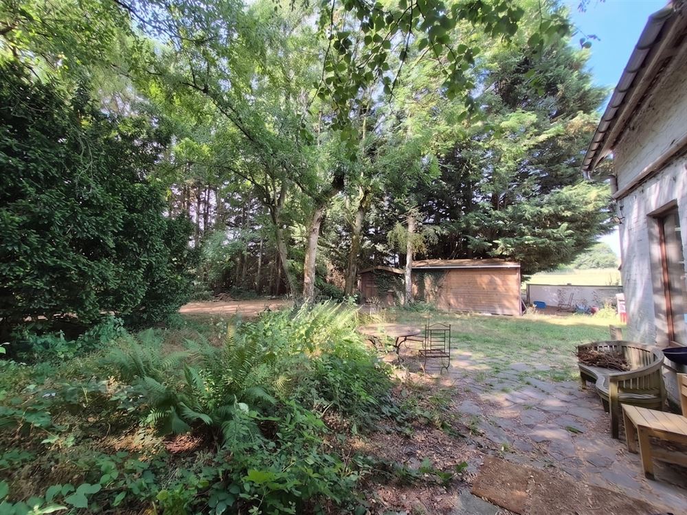 MAISON AVEC VASTE TERRAIN