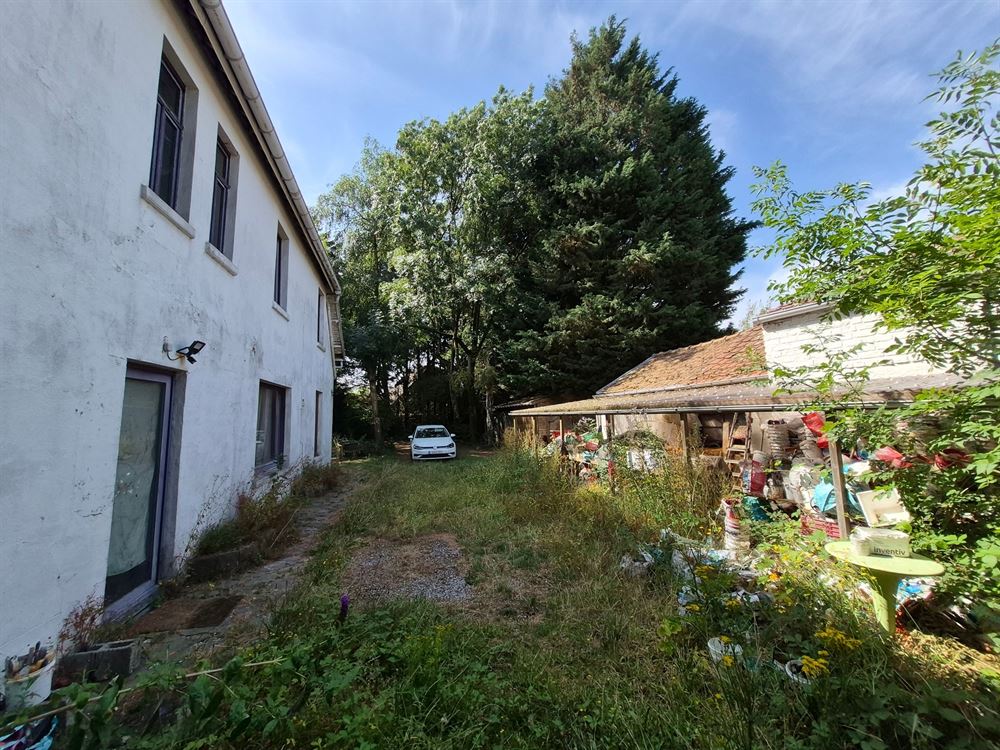 MAISON AVEC VASTE TERRAIN