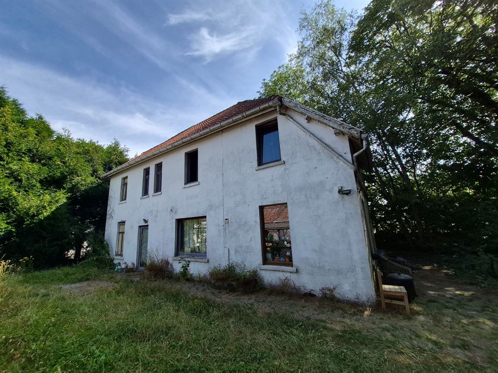 MAISON AVEC VASTE TERRAIN