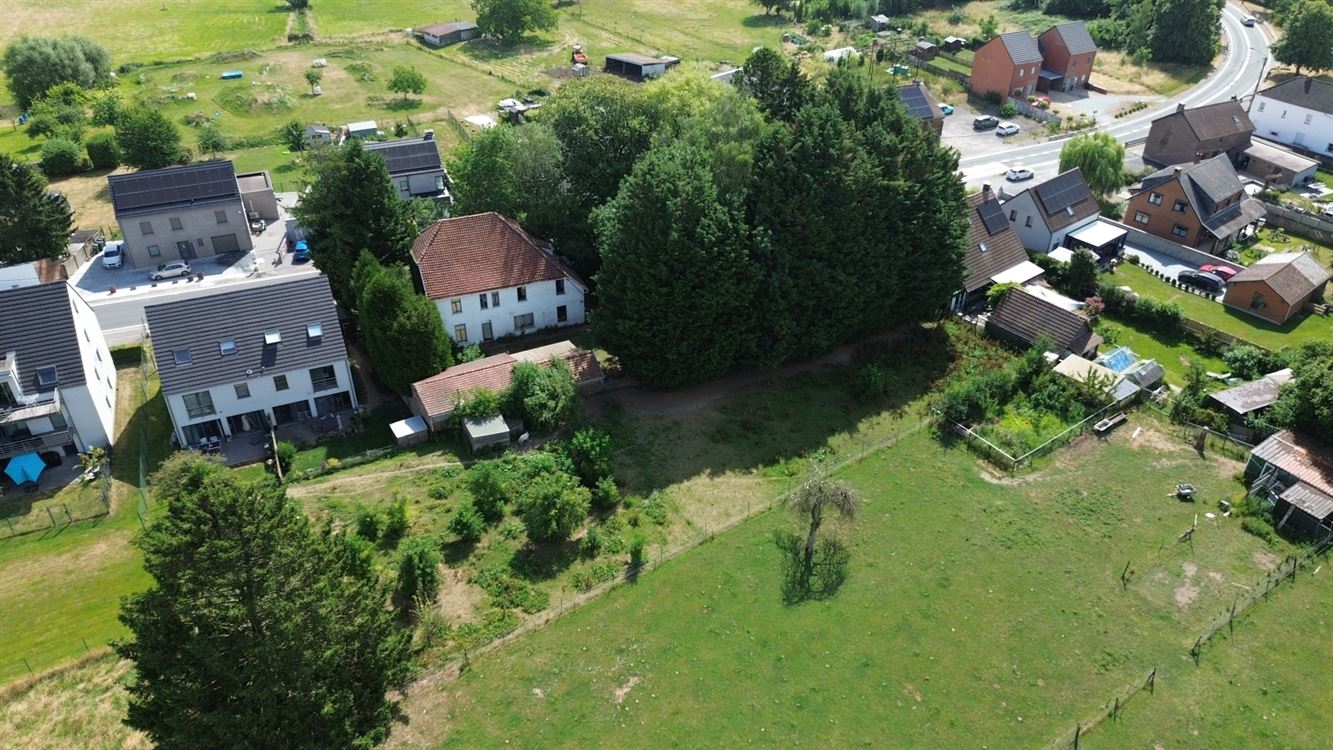 MAISON AVEC VASTE TERRAIN