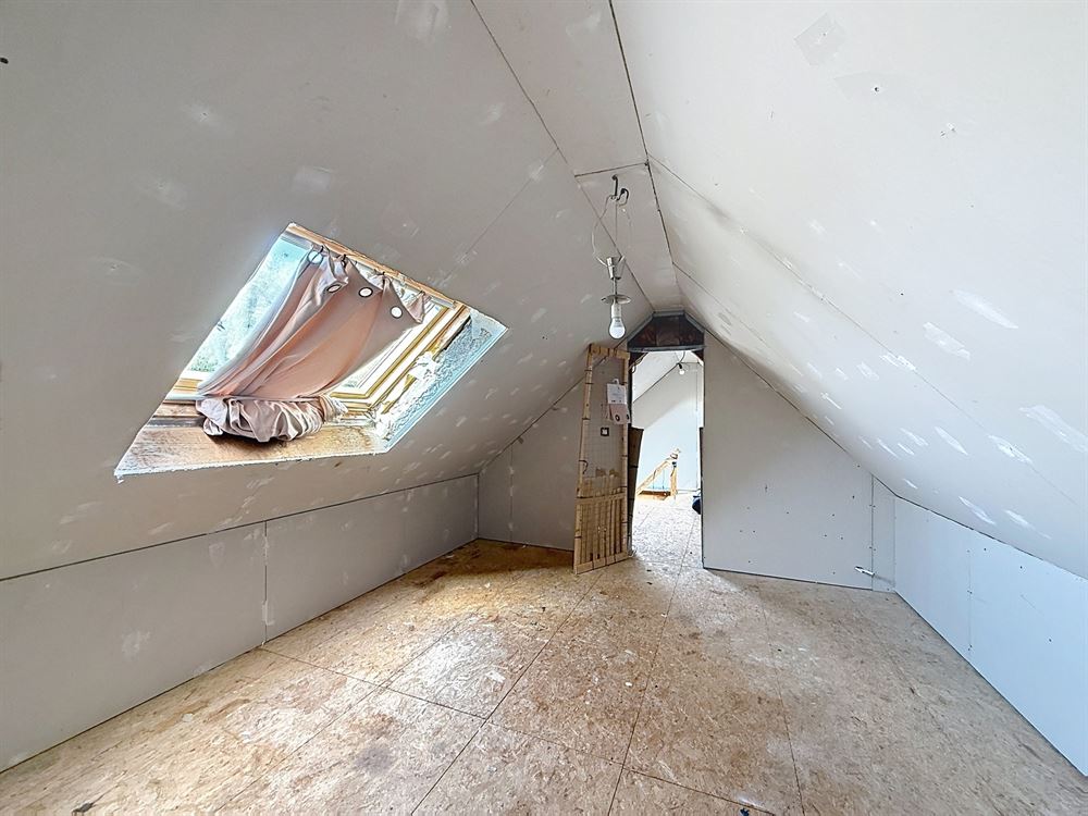 fermette 4 chambres sur terrain de ±1,4 ha.