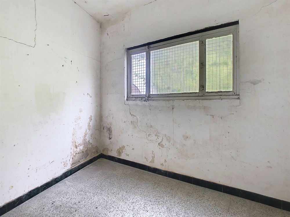 MAISON A USAGE COMMERCIAL A RENOVER