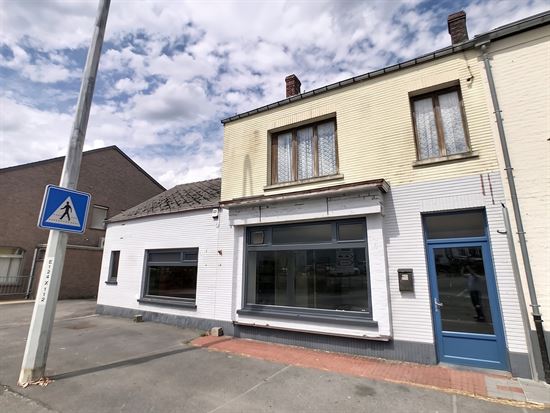 MAISON A USAGE COMMERCIAL A RENOVER