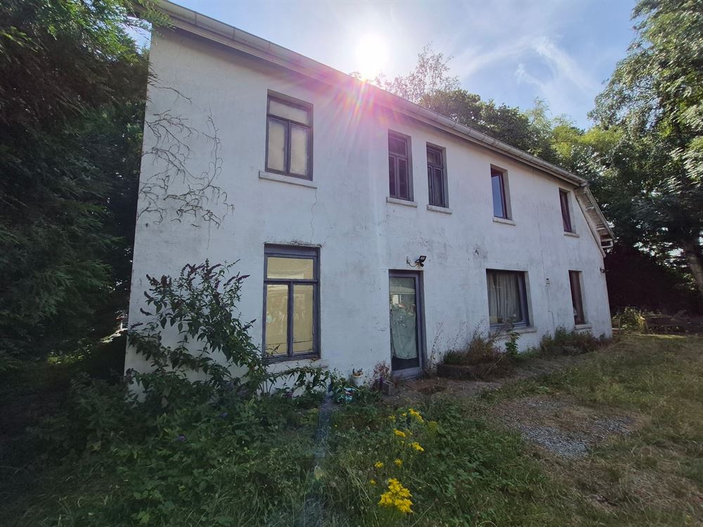 MAISON AVEC VASTE TERRAIN