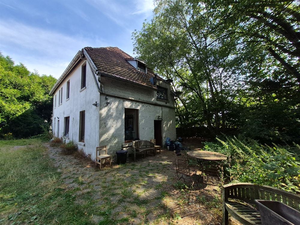 MAISON AVEC VASTE TERRAIN