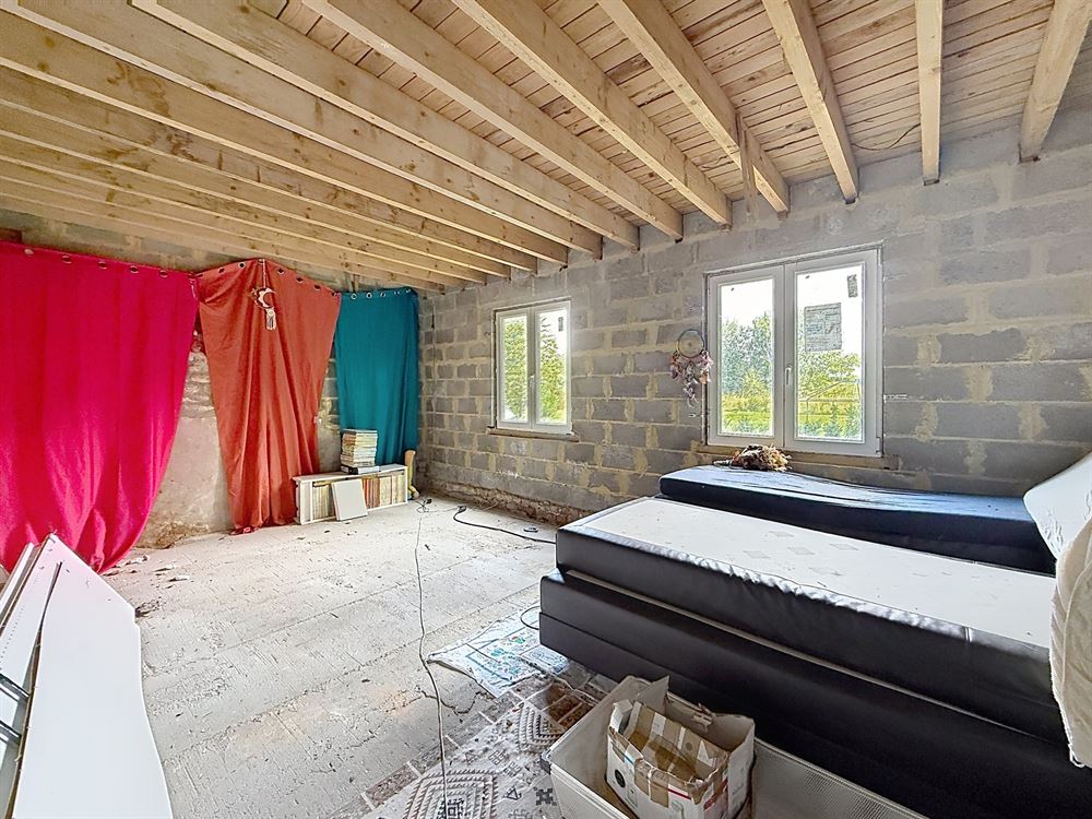 fermette 4 chambres sur terrain de ±1,4 ha.