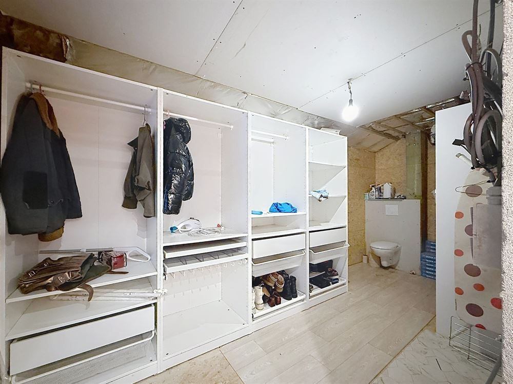 fermette 4 chambres sur terrain de ±1,4 ha.