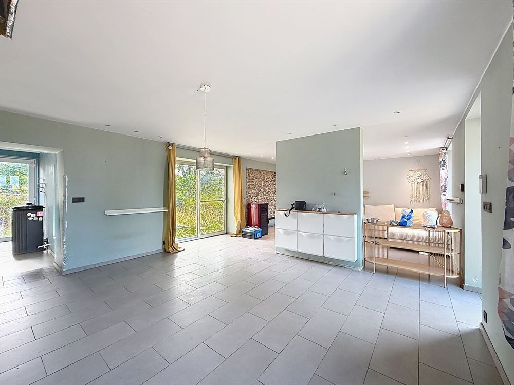 fermette 4 chambres sur terrain de ±1,4 ha.