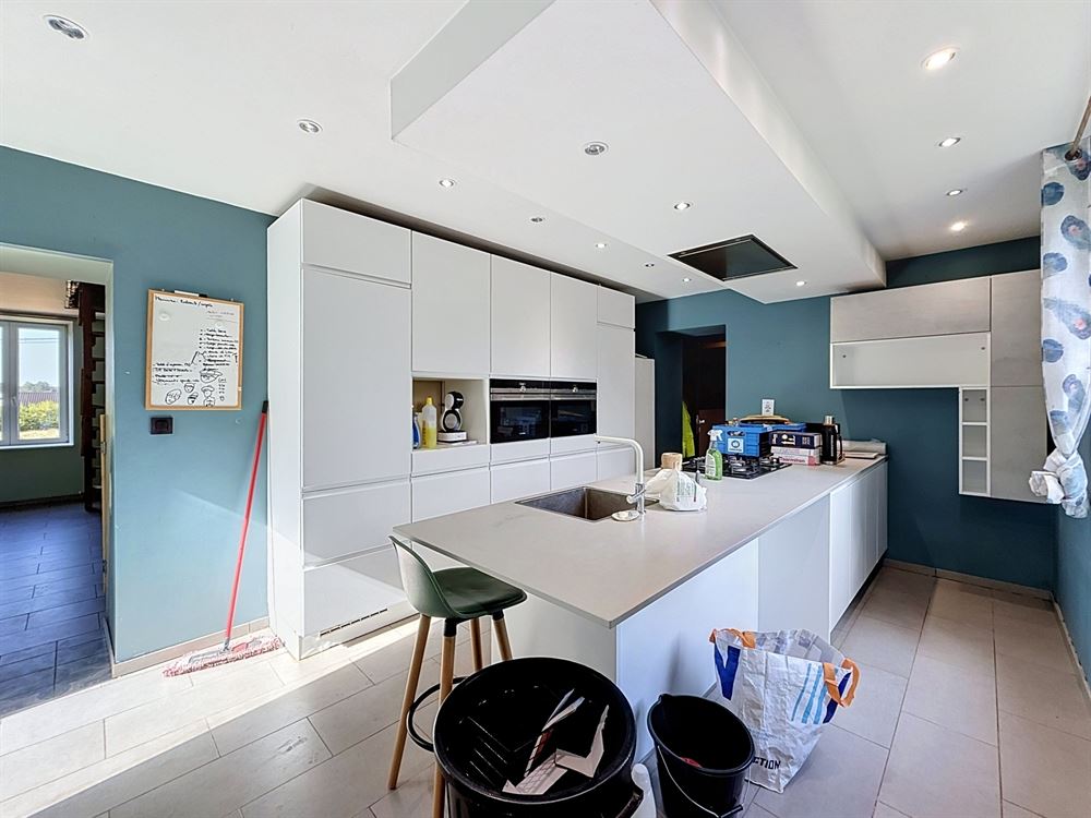 fermette 4 chambres sur terrain de ±1,4 ha.
