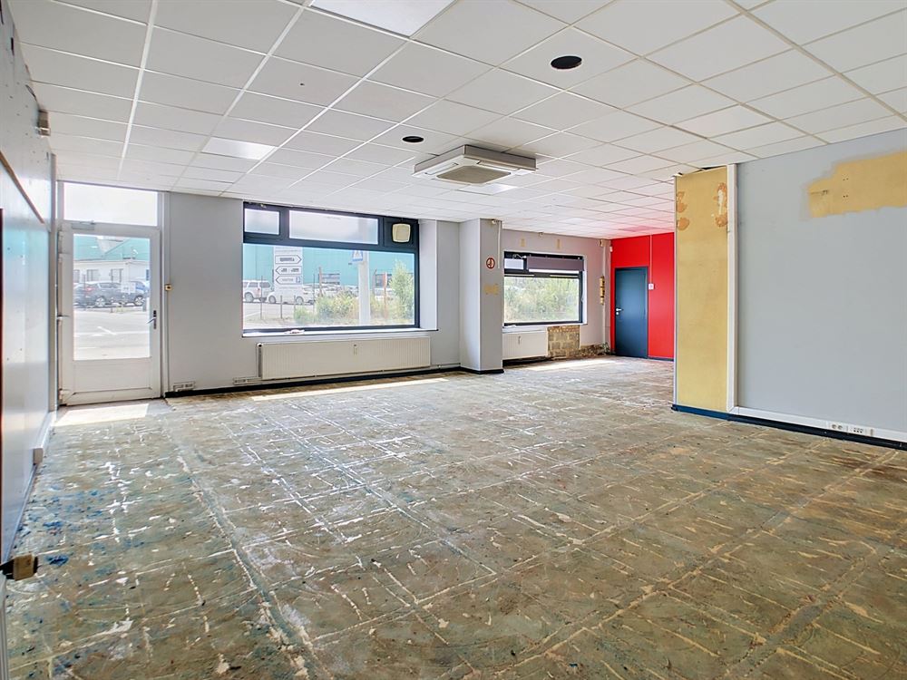 MAISON A USAGE COMMERCIAL A RENOVER