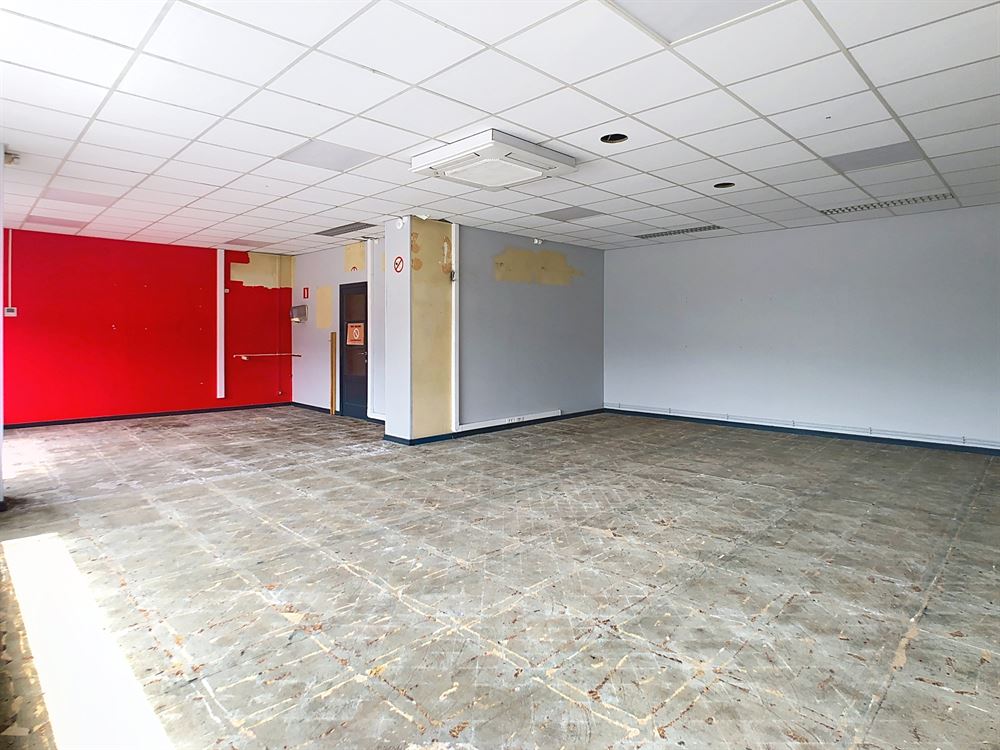 MAISON A USAGE COMMERCIAL A RENOVER