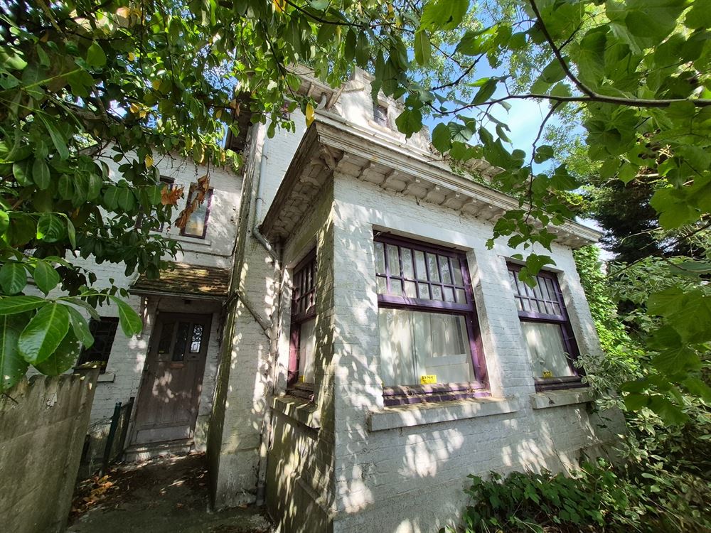 MAISON AVEC VASTE TERRAIN