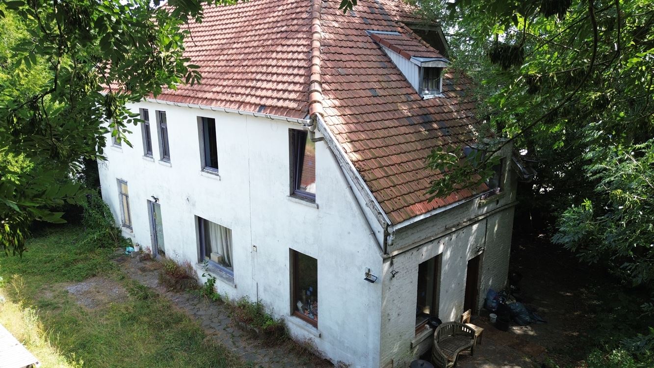 MAISON AVEC VASTE TERRAIN
