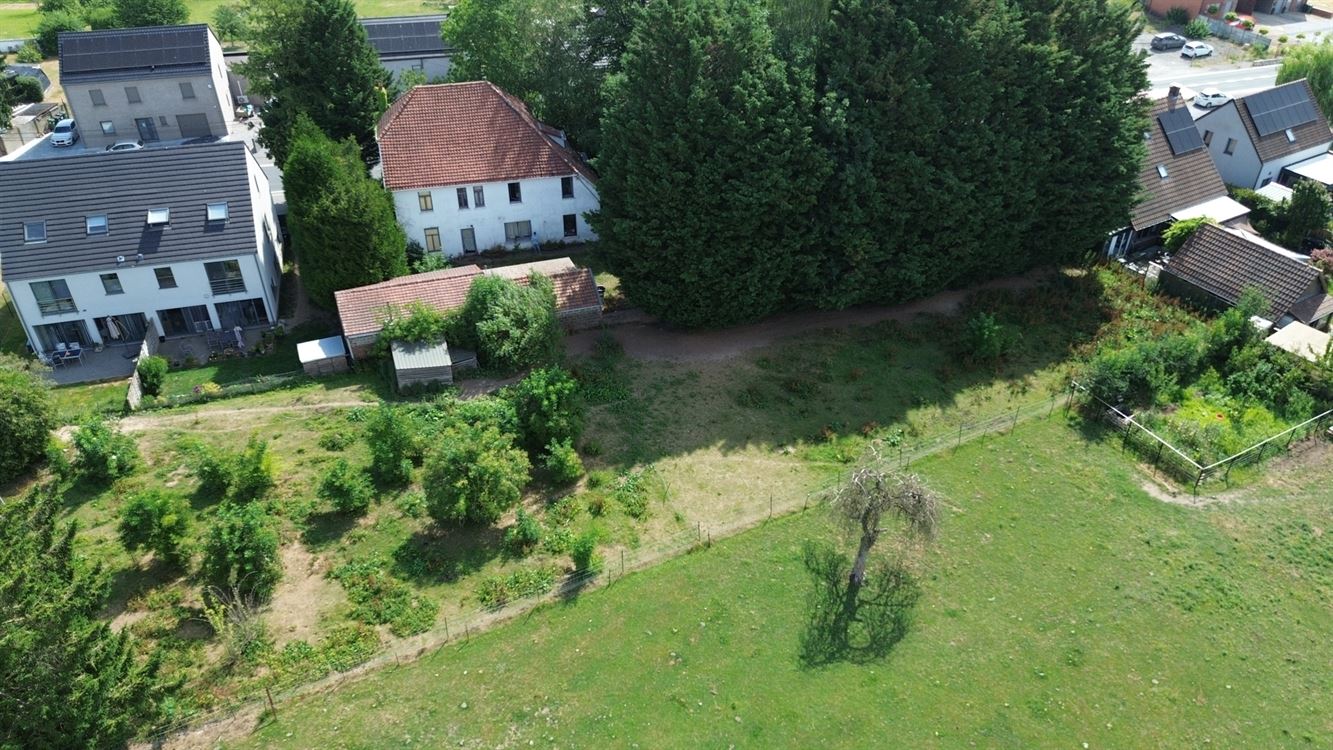 MAISON AVEC VASTE TERRAIN