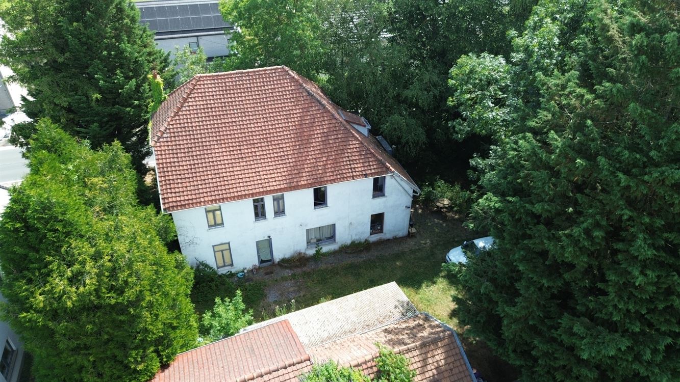 MAISON AVEC VASTE TERRAIN