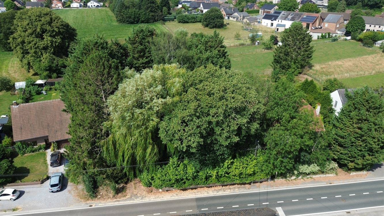 MAISON AVEC VASTE TERRAIN