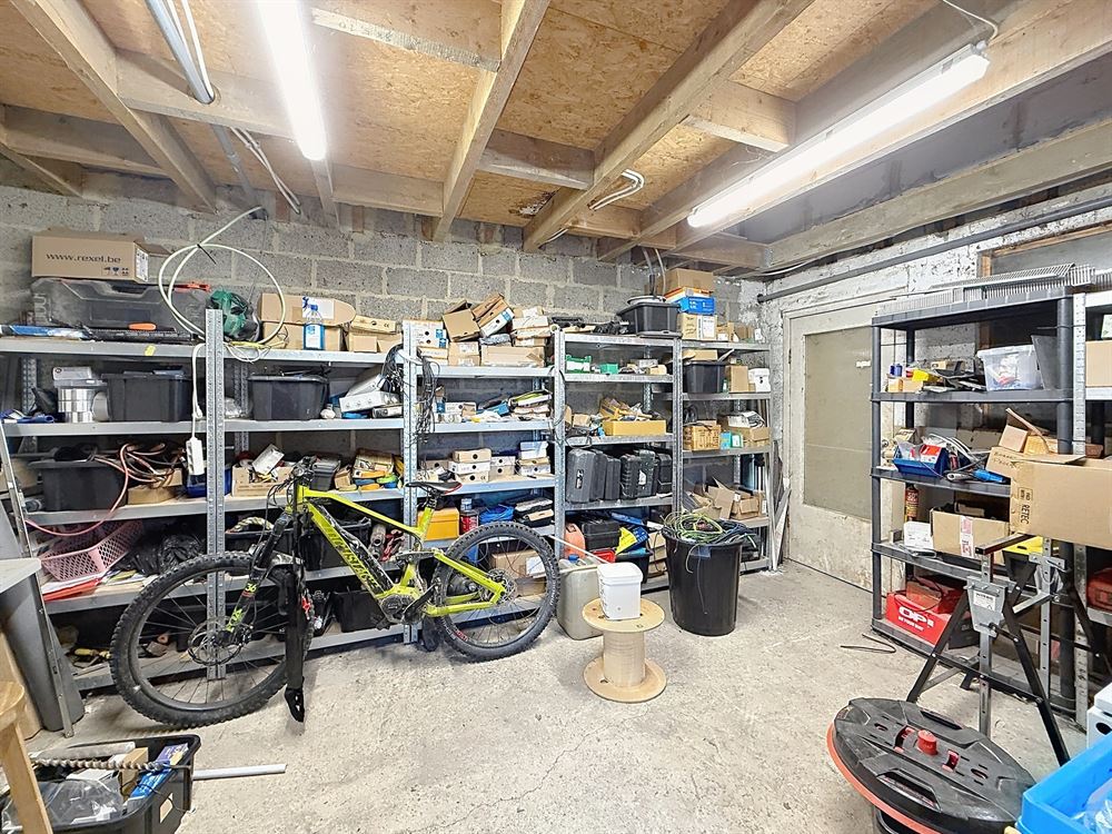 fermette 4 chambres sur terrain de ±1,4 ha.