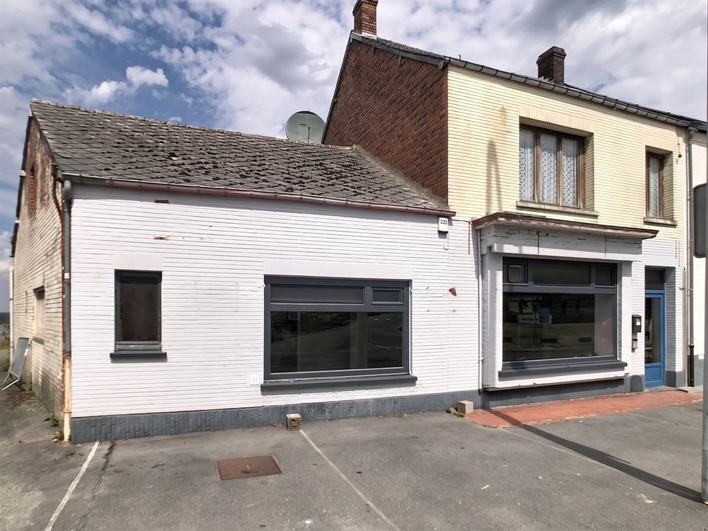 MAISON A USAGE COMMERCIAL A RENOVER