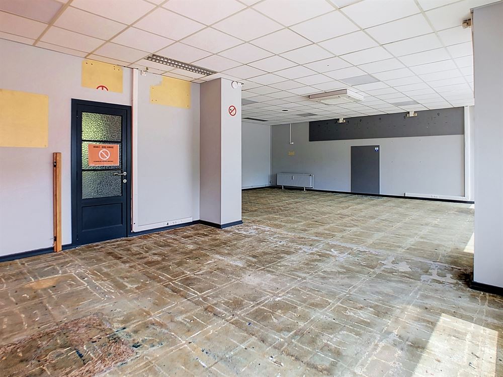 MAISON A USAGE COMMERCIAL A RENOVER