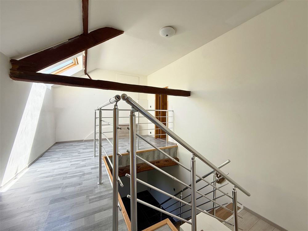 CHARMANT DUPLEX AVEC TERRASSE - 2 CHAMBRES - 1 BUREAU