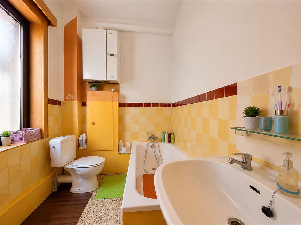IMMEUBLE DE RAPPORT - COMMERCE + 2 APPARTEMENTS