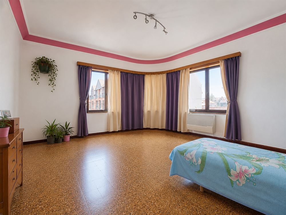IMMEUBLE DE RAPPORT - COMMERCE + 2 APPARTEMENTS