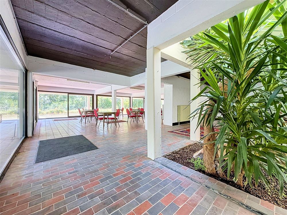 CLUB HOUSE AVEC APPARTEMENT INDÉPENDANT SUR 1,11 HECTARE