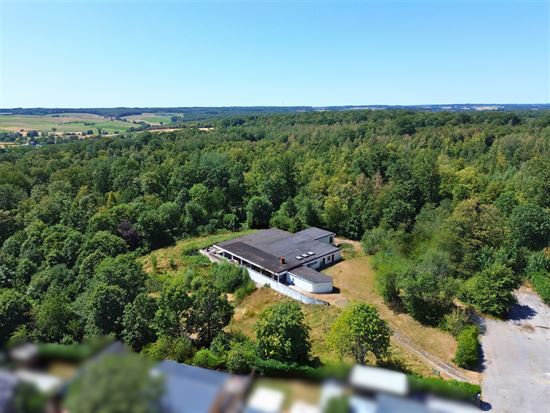 CLUB HOUSE AVEC APPARTEMENT INDÉPENDANT SUR 1,11 HECTARE