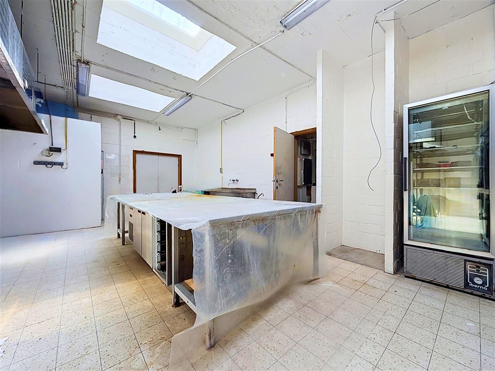 CLUB HOUSE AVEC APPARTEMENT INDÉPENDANT SUR 1,11 HECTARE