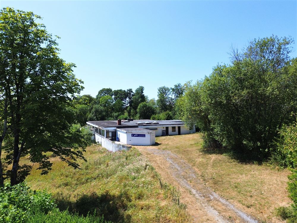 CLUB HOUSE AVEC APPARTEMENT INDÉPENDANT SUR 1,11 HECTARE