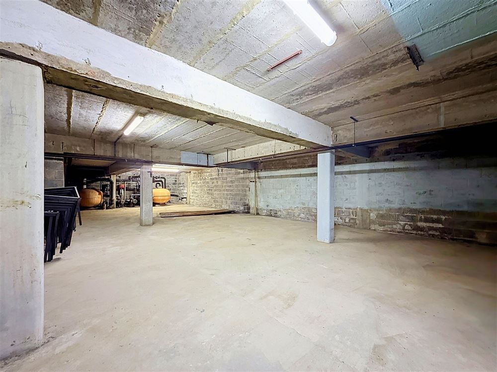 CLUB HOUSE AVEC APPARTEMENT INDÉPENDANT SUR 1,11 HECTARE