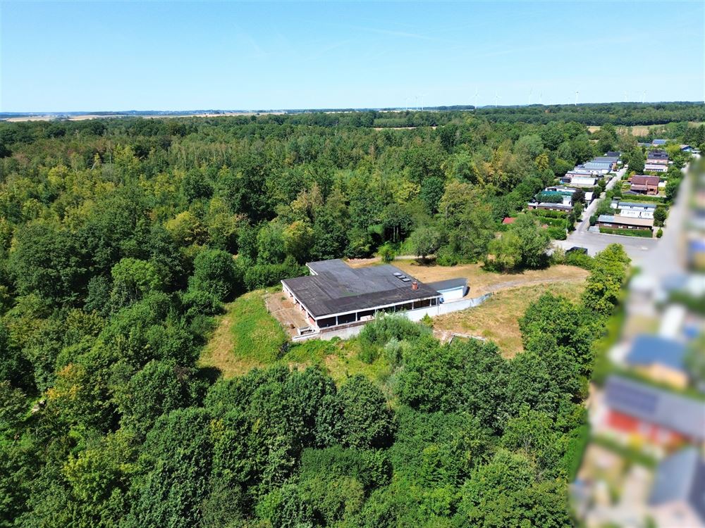 CLUB HOUSE AVEC APPARTEMENT INDÉPENDANT SUR 1,11 HECTARE