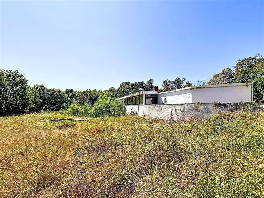 CLUB HOUSE AVEC APPARTEMENT INDÉPENDANT SUR 1,11 HECTARE