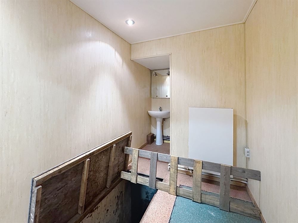 Immeuble de rapport - Deux beaux appartements et commerce occupé