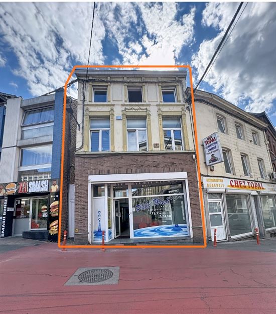 Immeuble de rapport - Deux beaux appartements et commerce occupé