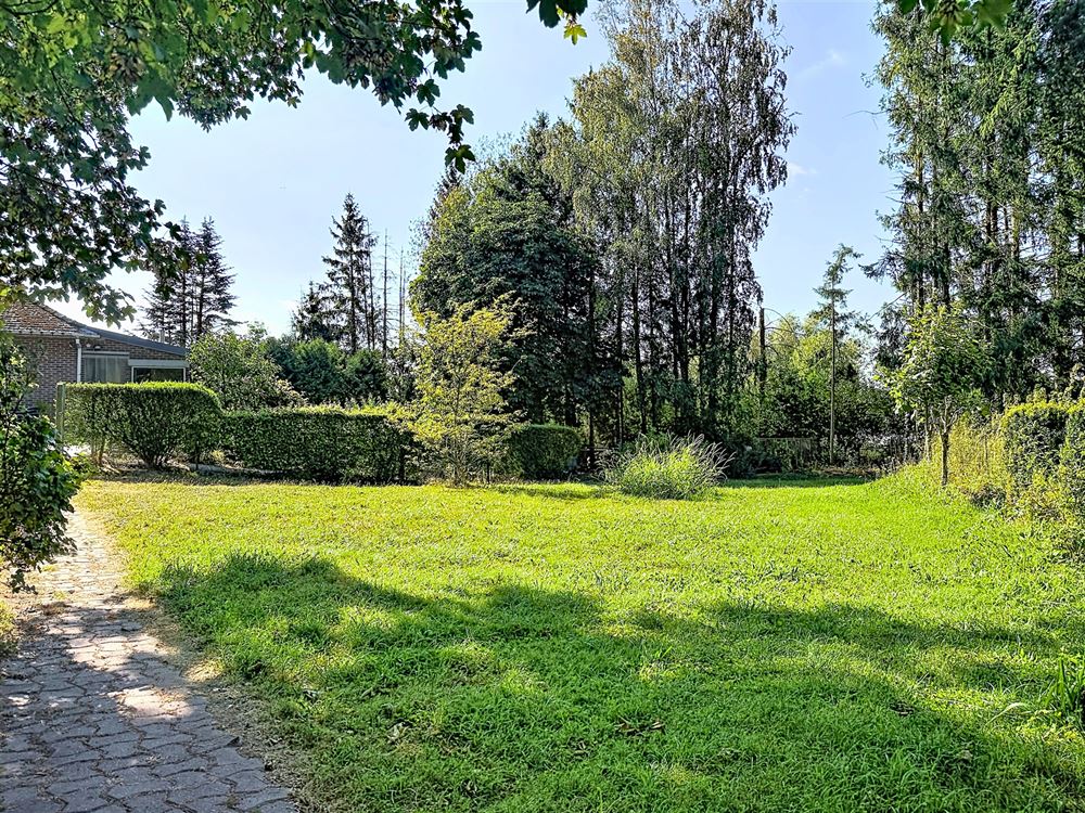 SUPERBE PROPRIÉTÉ AVEC ÉTANG SUR PRÈS D'UN HECTARE